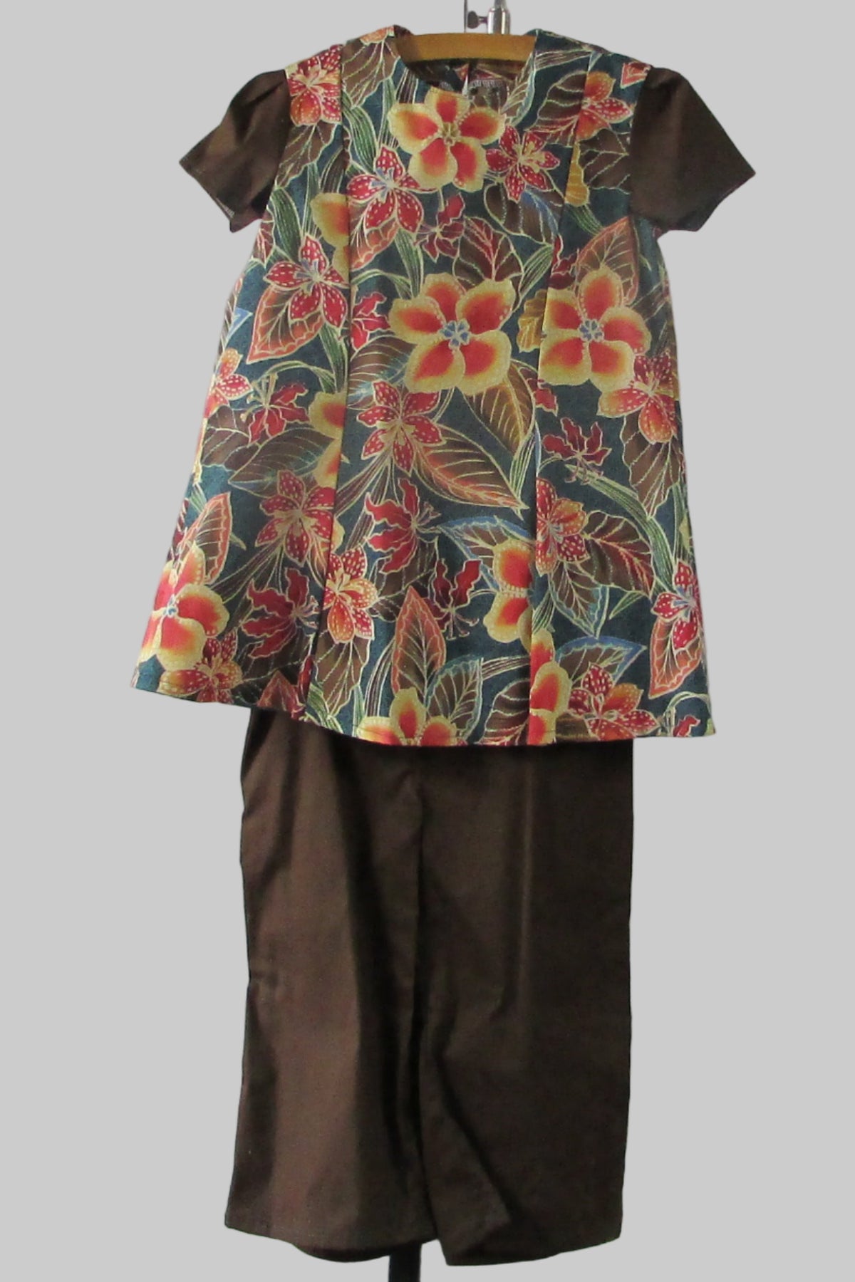 Girls Tropical Floral 2-Piece Capri Outfit